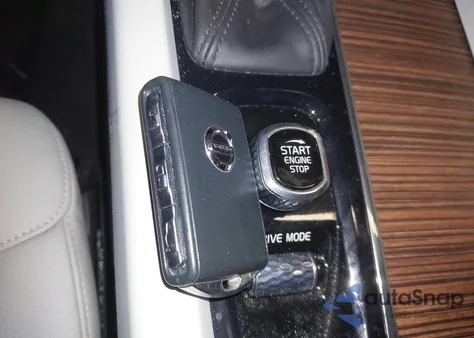 2021 Volvo Xc60 T5 Momentum z USA, uszkodzony, nr VIN YV4102RK3M1743236